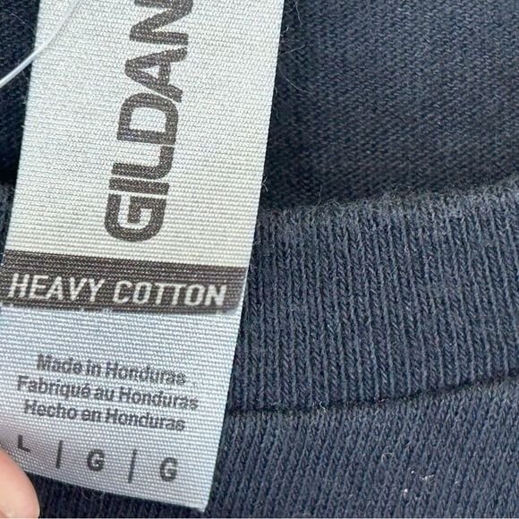 Rihanna The Loud Tour 2011 concert t-shirt. Gildan Heavy Cotton Black T-Shirt - Picture 3 of 9